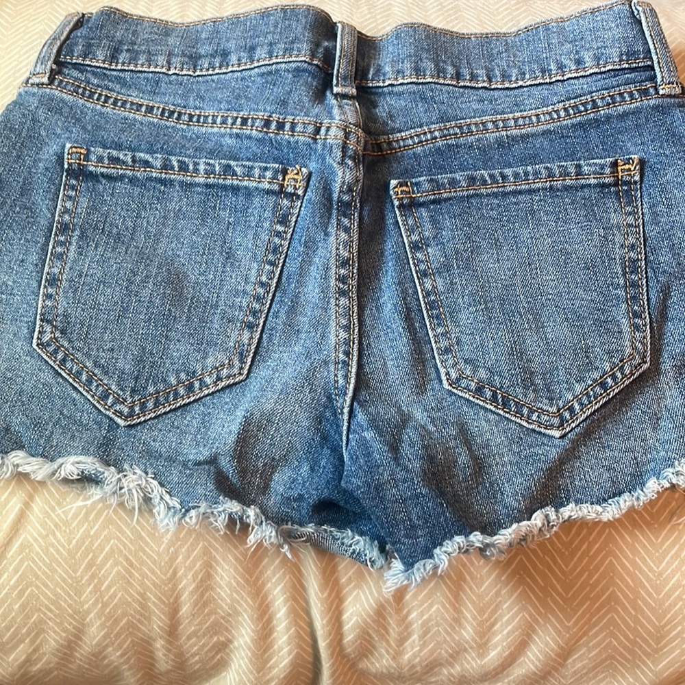 Embroidered shorts - Picture 2 of 2